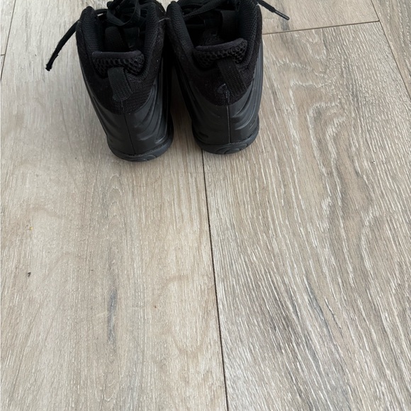 Nike Kids Black Sneakers - Picture 2 of 4